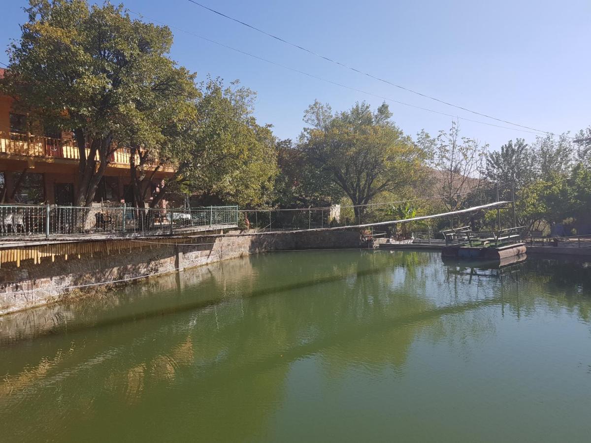 Amiran'S Lake Hotel Tbilisi ภายนอก รูปภาพ